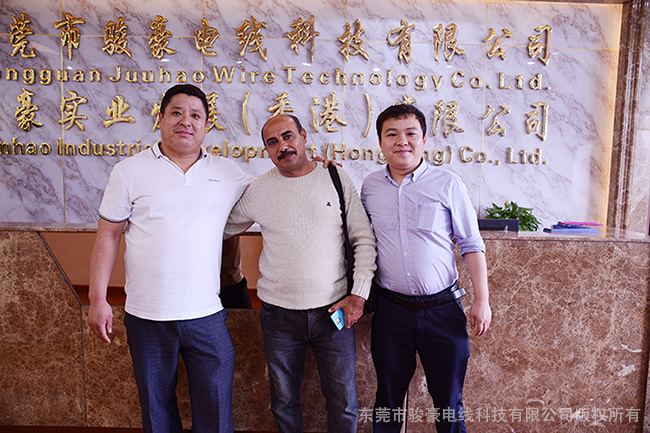 1-1P424142142E7 客户合影