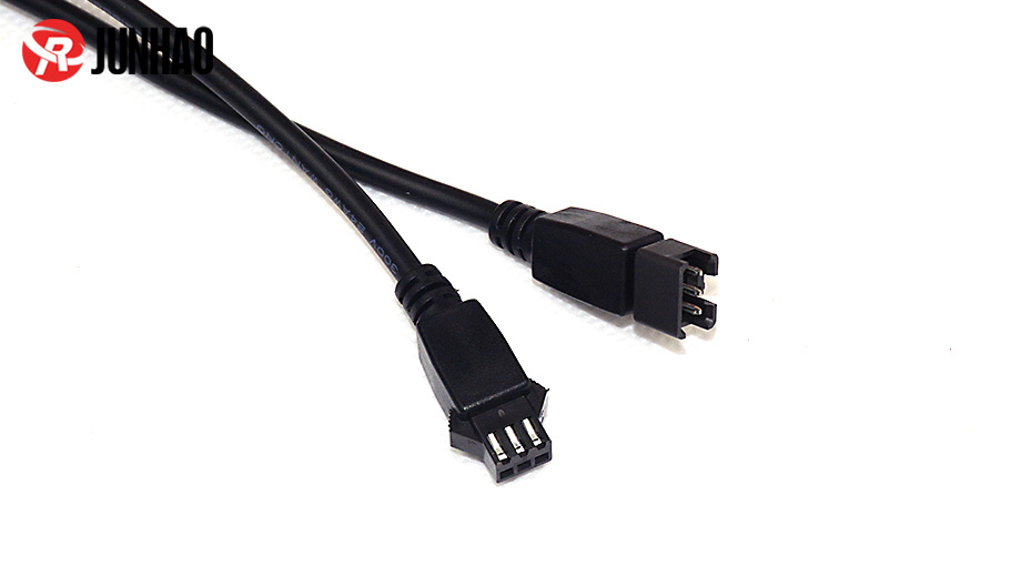 1-1Z415110I2W4 公母对接插头线束产品图